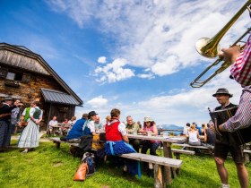 Schwaigen Reigen auf der Kranichberger Schwaig, © ©Wiener Alpen, Foto: Michael Reidinger