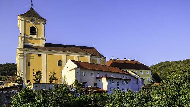 Kirche mit Kloster Kirchberg, © Wiener Alpen, Kremsl