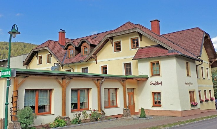 Großzügige Räume und Gastgarten für Feste, © Wiener Alpen